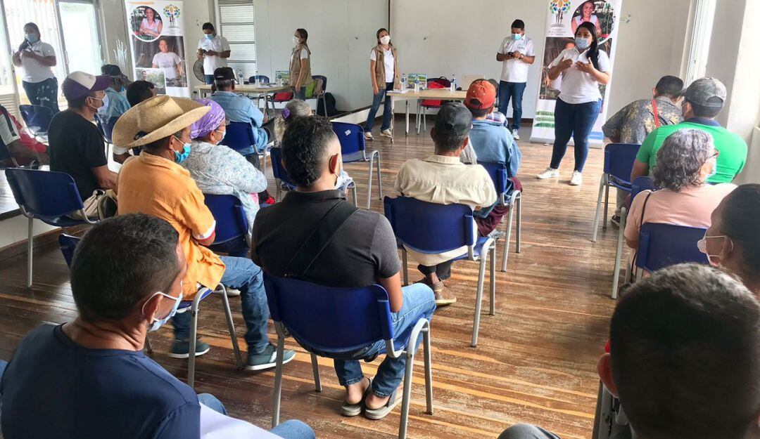 Las víctimas tendrán acceso a asesoría e información que les permita iniciar o impulsar procesos de restitución.