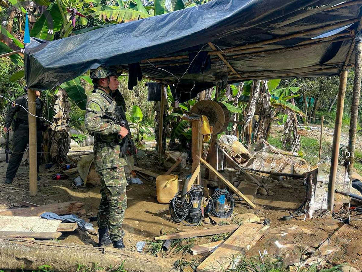 Golpe a la minería ilegal en Antioquia: capturan a cuatro personas y destruyen maquinaria