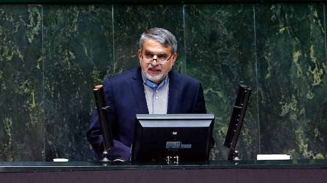 Reza Salehi Amiri en medio de conferencia en el parlamento iraní: Getty Images.