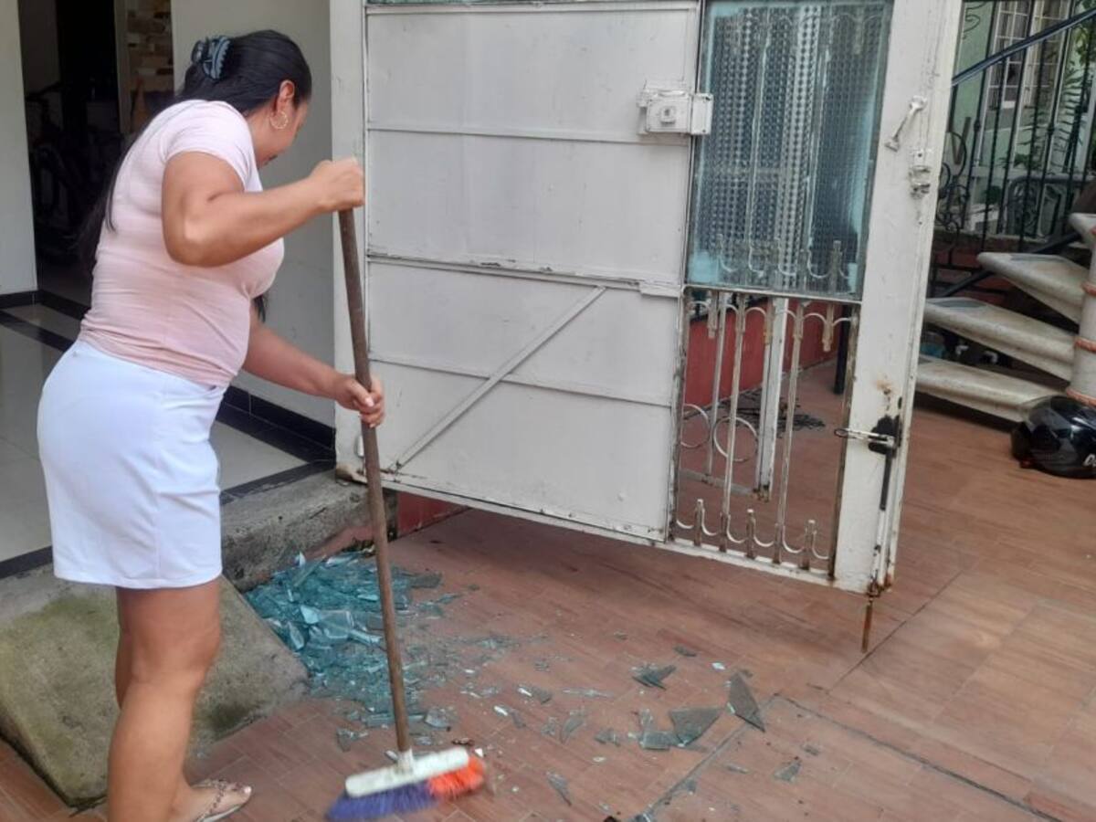 Viviendas del barrio Villa del Sur afectadas por atentado contra el ESMAD