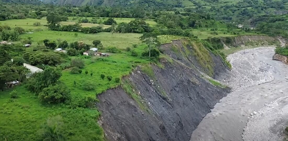 Gestión del Riesgo departamental anunció la intervención del cauce del río mediante un empedrado en el sector donde se presenta la socavación
