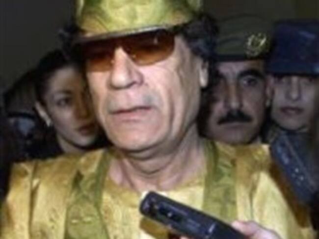 Gadafi insiste en que enfrenta a Al Qaeda y que el resto del mundo no le ayuda