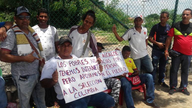 Más de una treintena de hinchas manifestaron a las afueras del Metropolitano