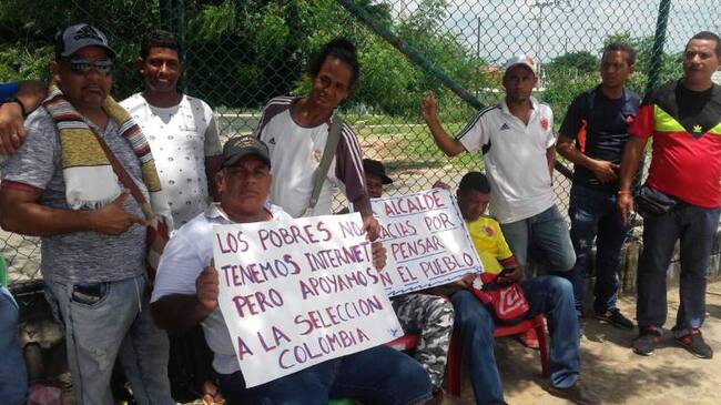 Más de una treintena de hinchas manifestaron a las afueras del Metropolitano