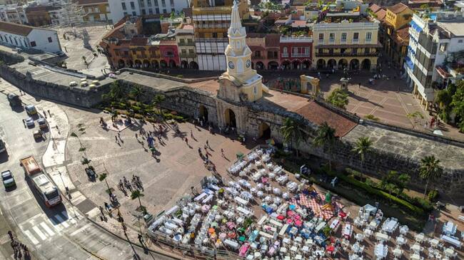 Ante esto, se prohibió la circulación de vehículos desde las 00:00 horas del 31 de diciembre, hasta las 06:00 horas del sábado 1 de enero.