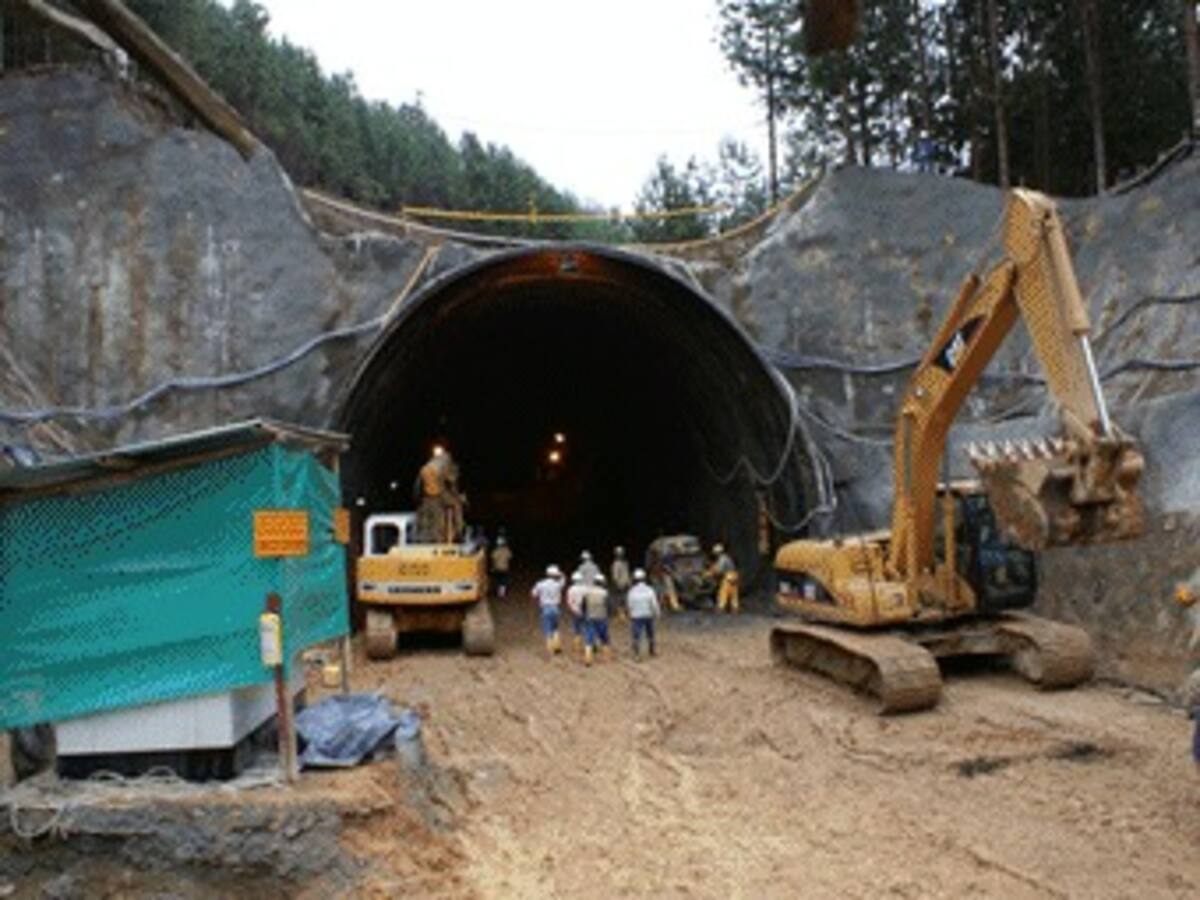 Obras conexas en la vía de la Línea restrasan a los conductures