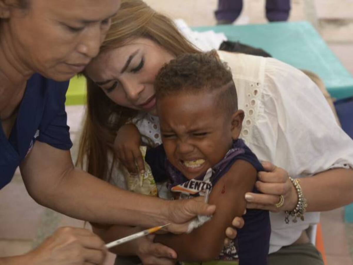 Exitosa jornada de vacunación en Bayunca para proteger a niños y niñas