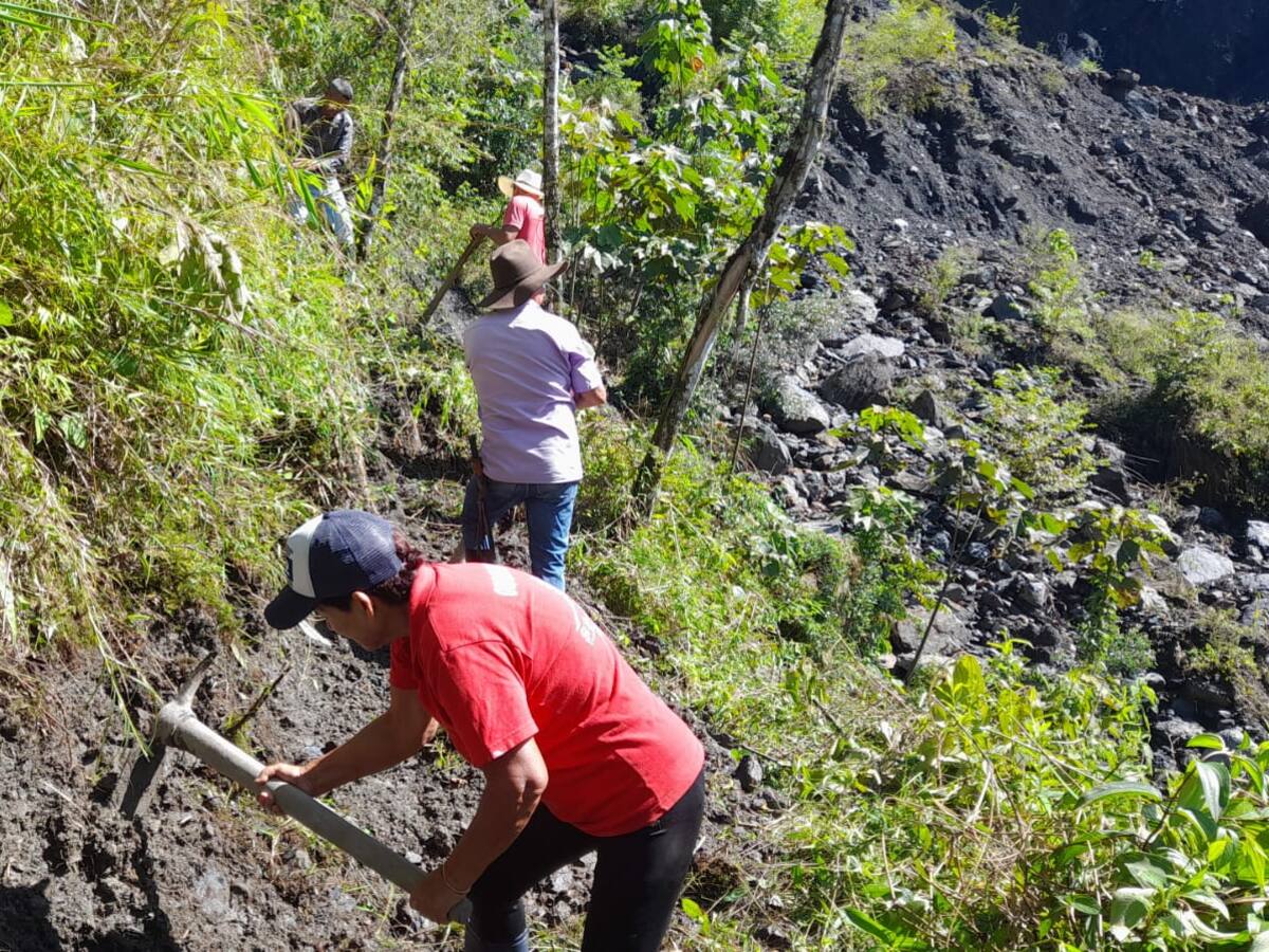 Con convite comunidad busca abrir paso en el Cusiana, luego del colapso de puente