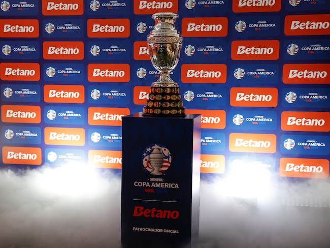 Fotografía del trofeo de la Copa América. EFE/ Sebastião Moreira