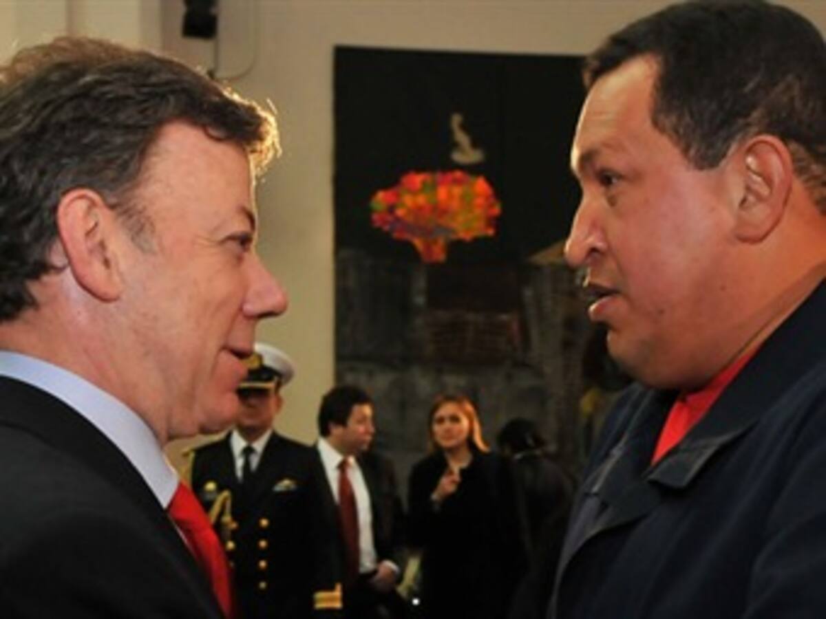 Presidentes Santos y Chávez sostuvieron breve encuentro en Unasur