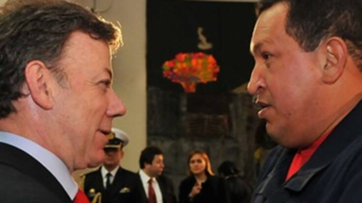 Presidentes Santos y Chávez sostuvieron breve encuentro en Unasur