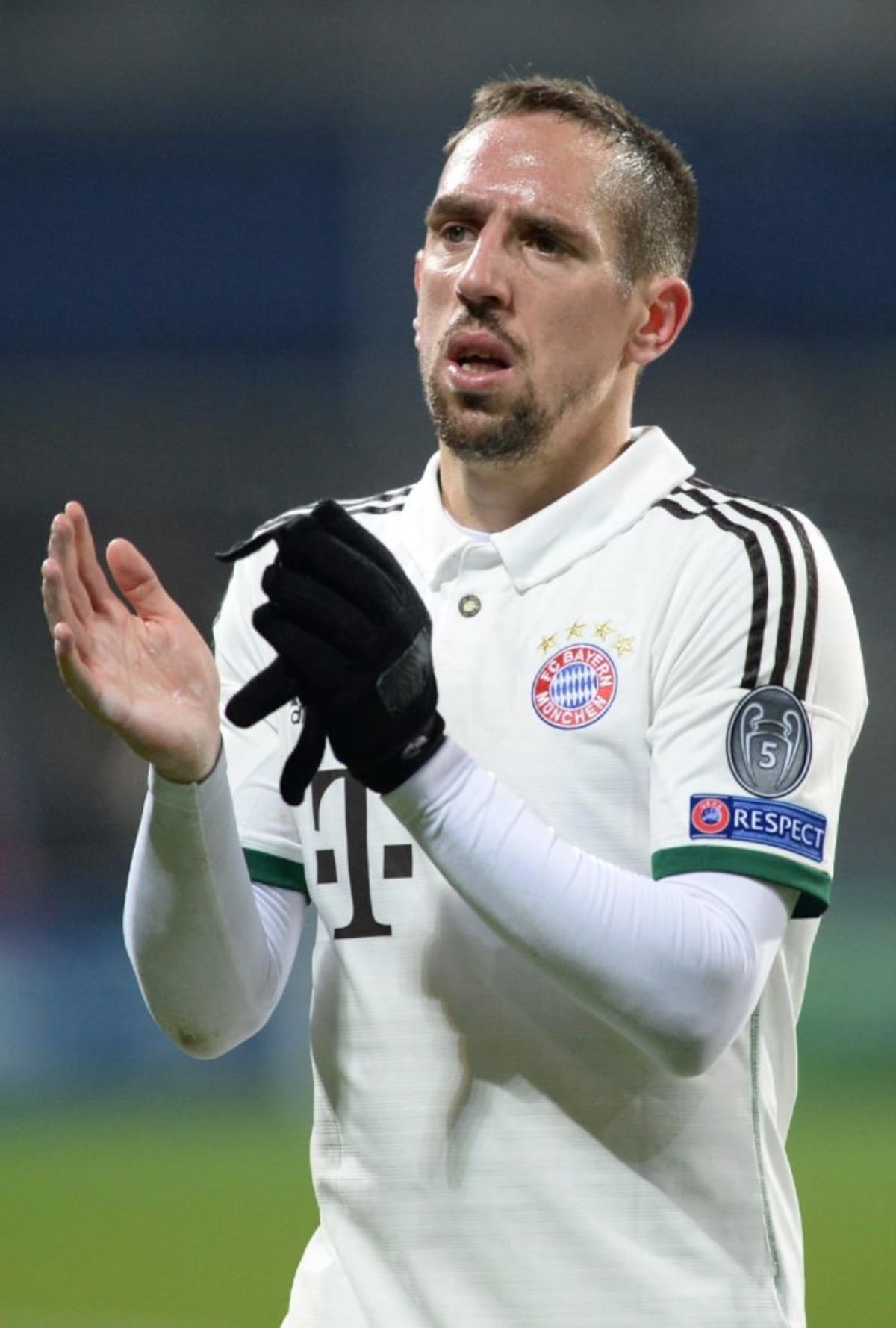 Estos fueron algunos resultados: Real Madrid empató 2-2 con Juventus, Man. City goleó 5-2 al CSKA de Moscú, B.Múnich venció 1-0 a Viktoria Plzen, Man. United igualaó a cero con Real Sociedad, PSG también empató 1-1 con Anderlecht.