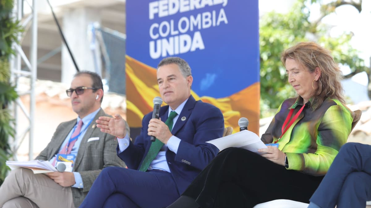 Gobernadores construirán proyectos de ley que incentiven la descentralización