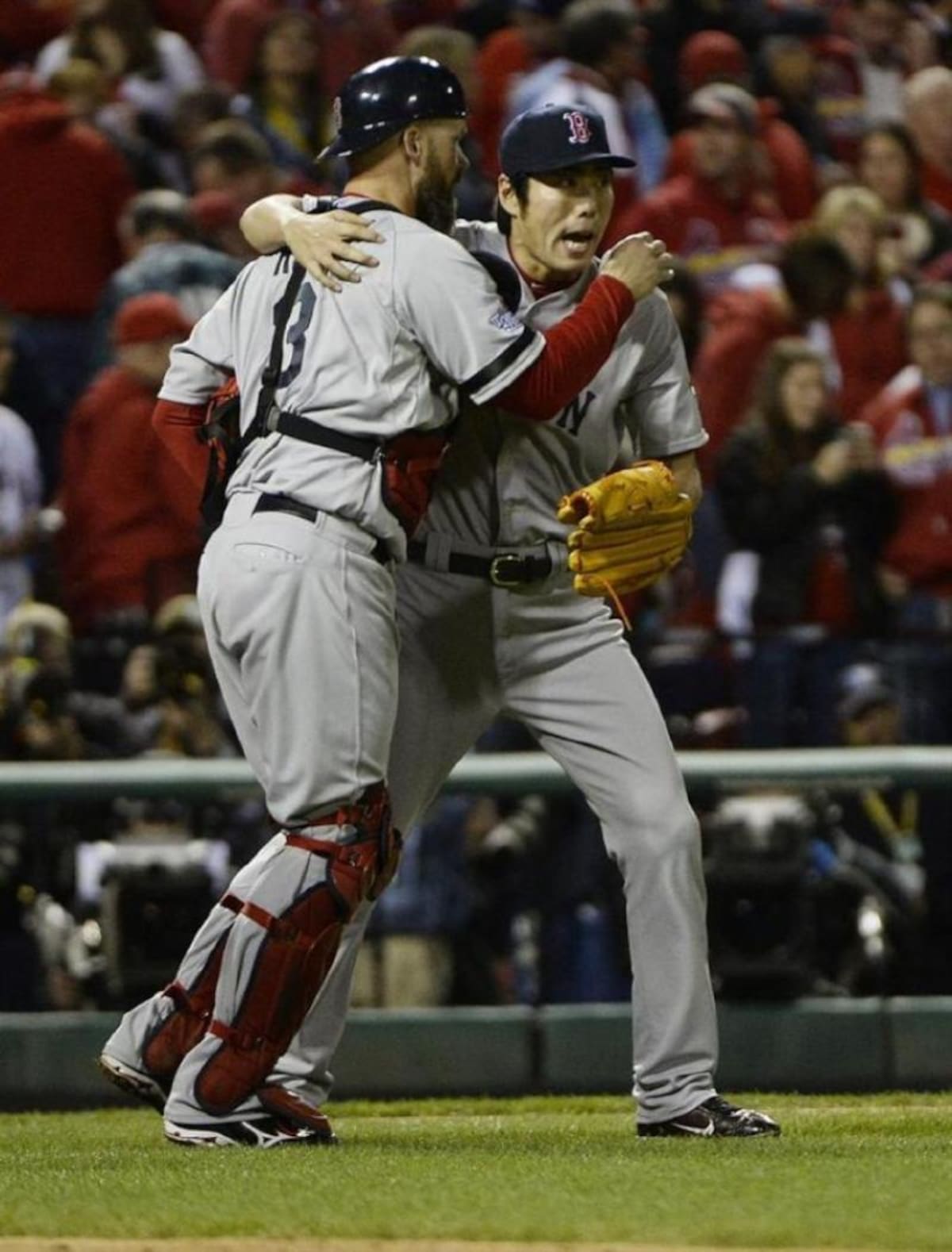 En el quinto juego derrotó a San Luis 3-1 en el Bush Stadium de los Cardenales, para poner la serie 3-2 a favor y continuar la serie en su patio, donde espera sellar el título de la Serie Mundial.