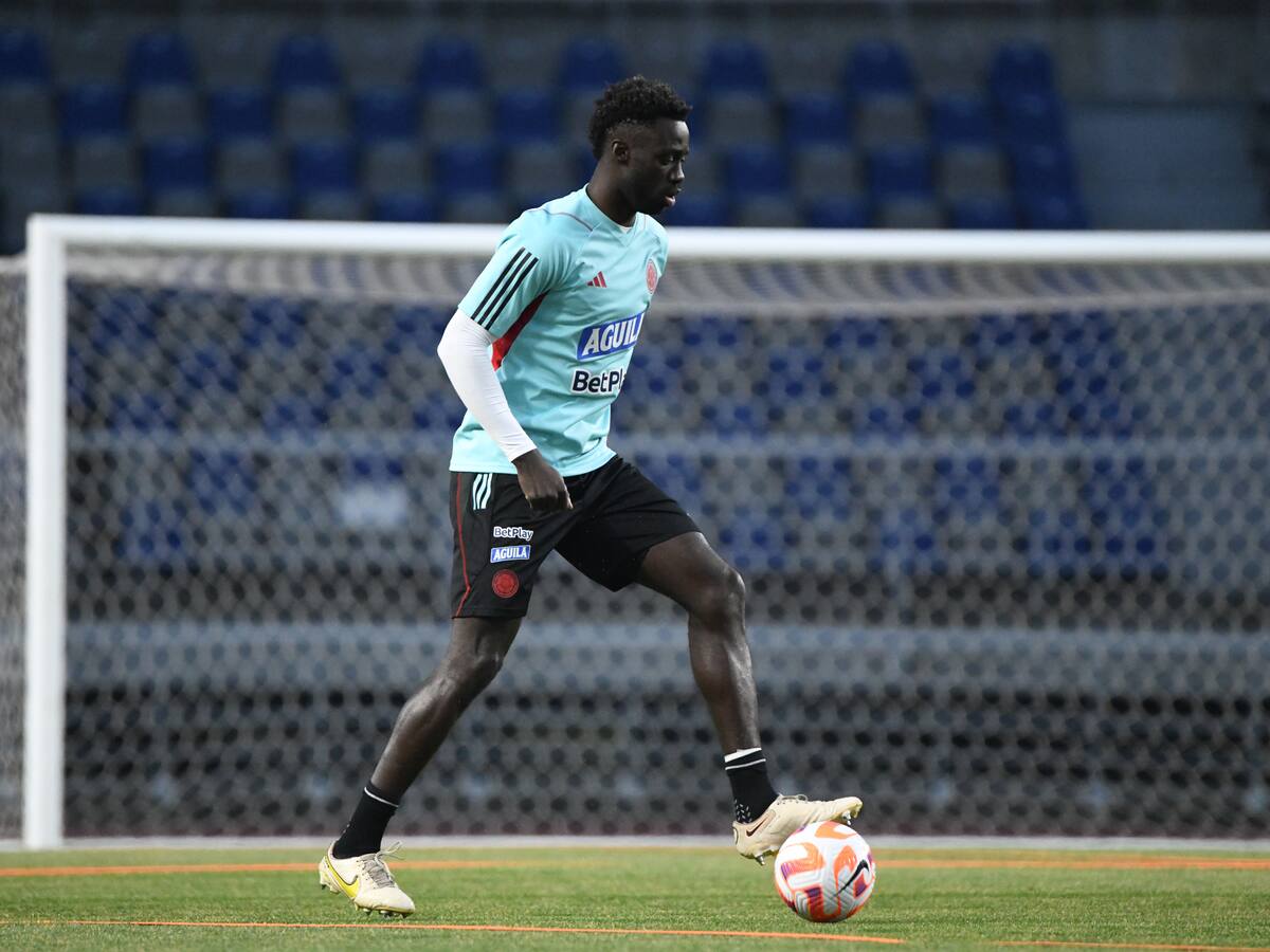 Dávinson Sánchez pone la vara alta para Colombia: “Tenemos que dar un golpe de autoridad”