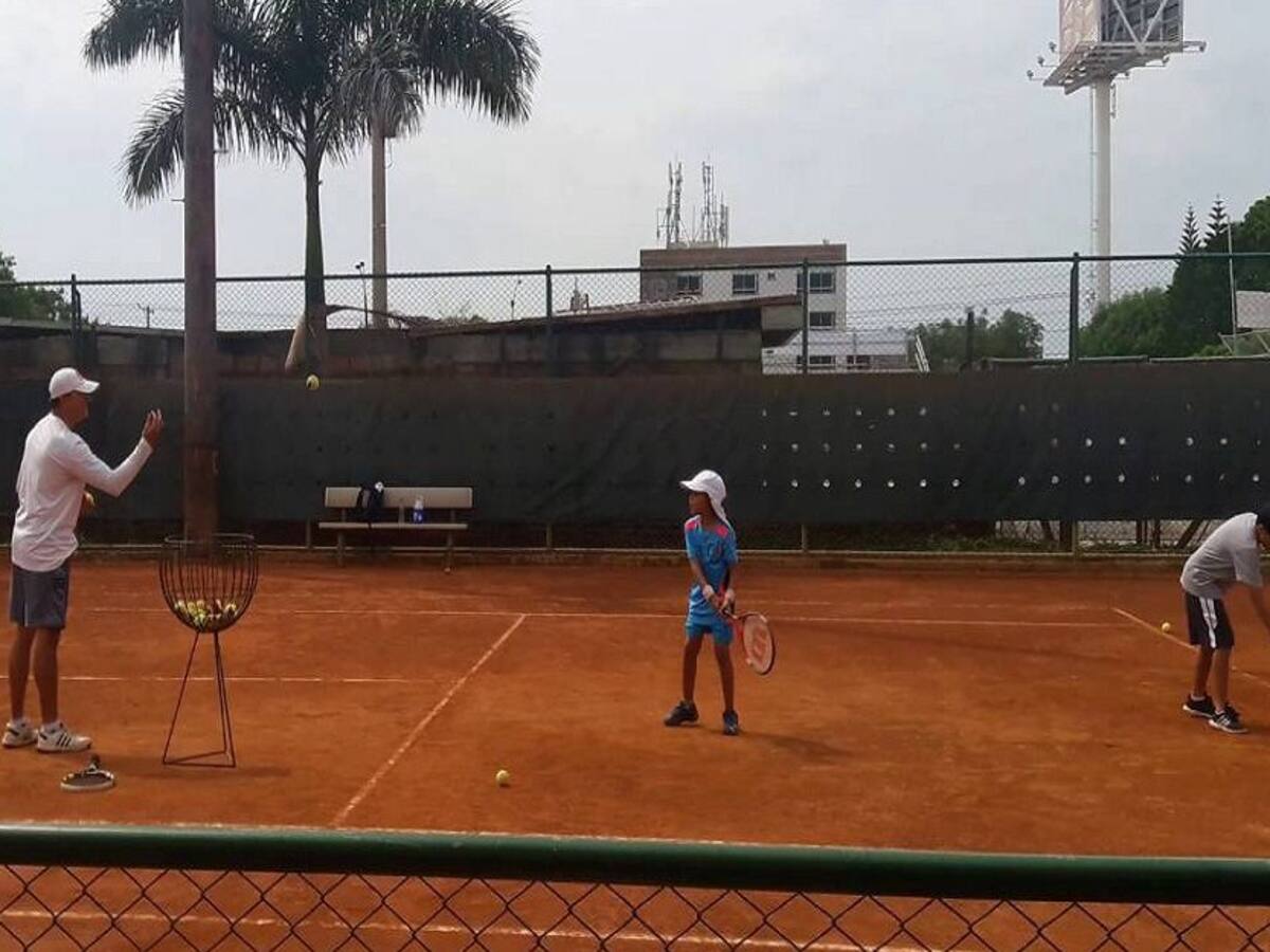 Hoy regresa a prácticas el tenis de campo vallecaucano
