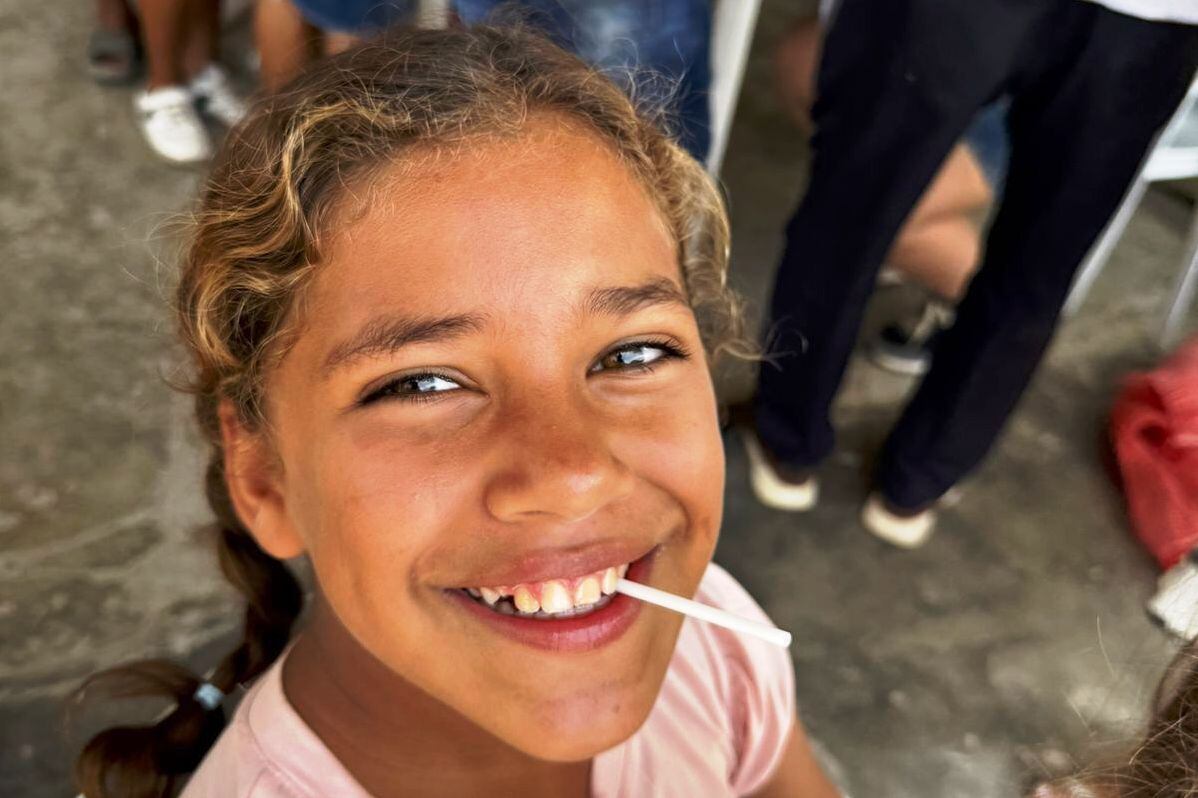 un canto nacido de su gente, tejido con memoria y esperanza