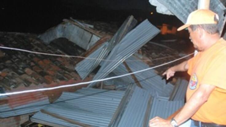 20 viviendas destechadas e inundadas dejó fuerte vendaval en Quindío