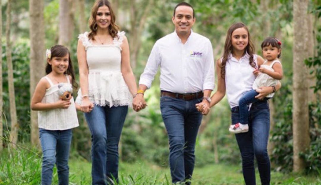 Esposa e hijas del gobernador tienen COVID-19