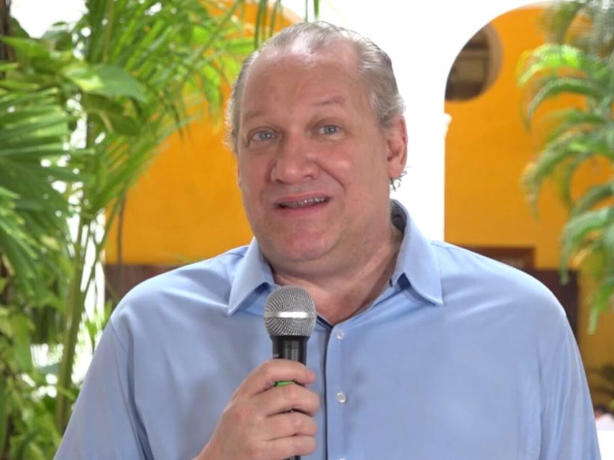 "Los medios deben ser más transparentes a los problemas de la región"