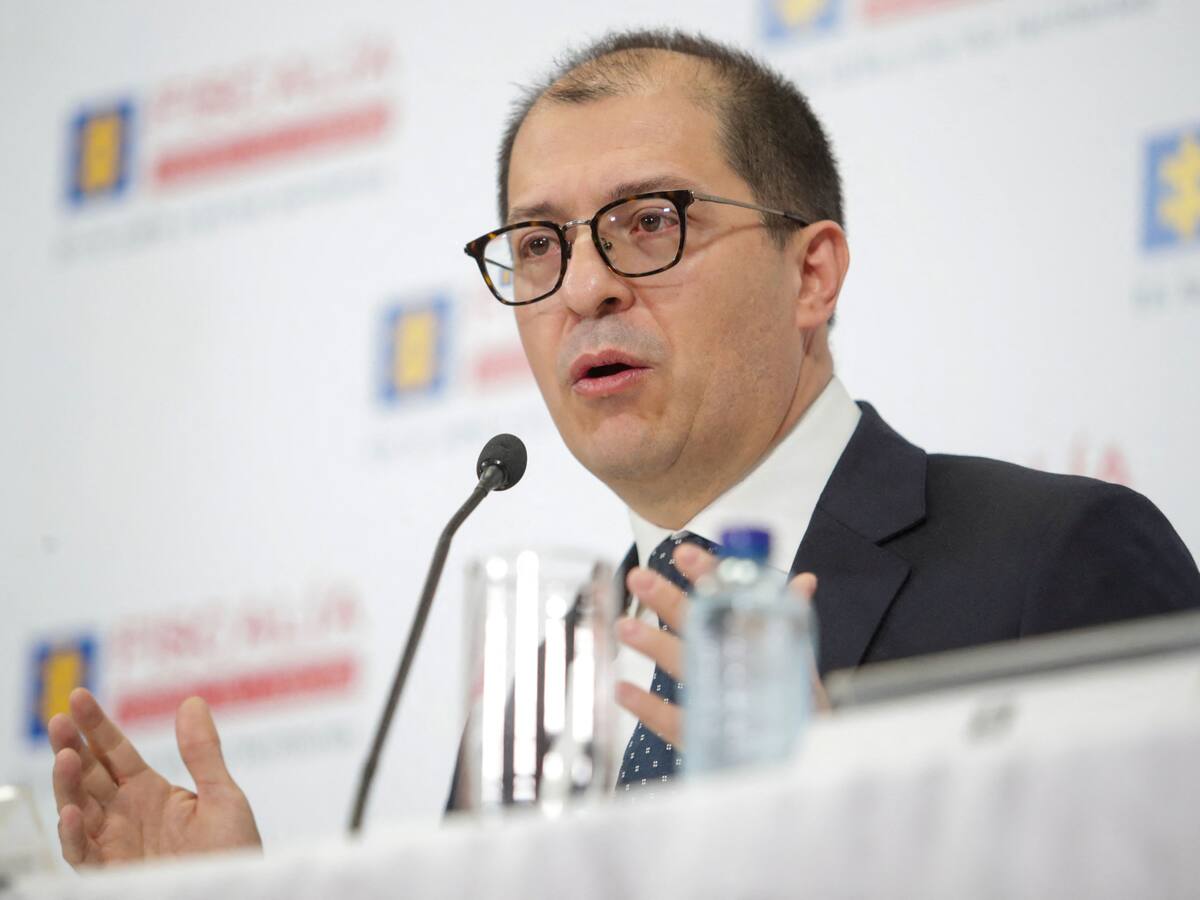 “El único responsable de que no entreguen las tierras a tiempo es Gustavo Petro”: Barbosa