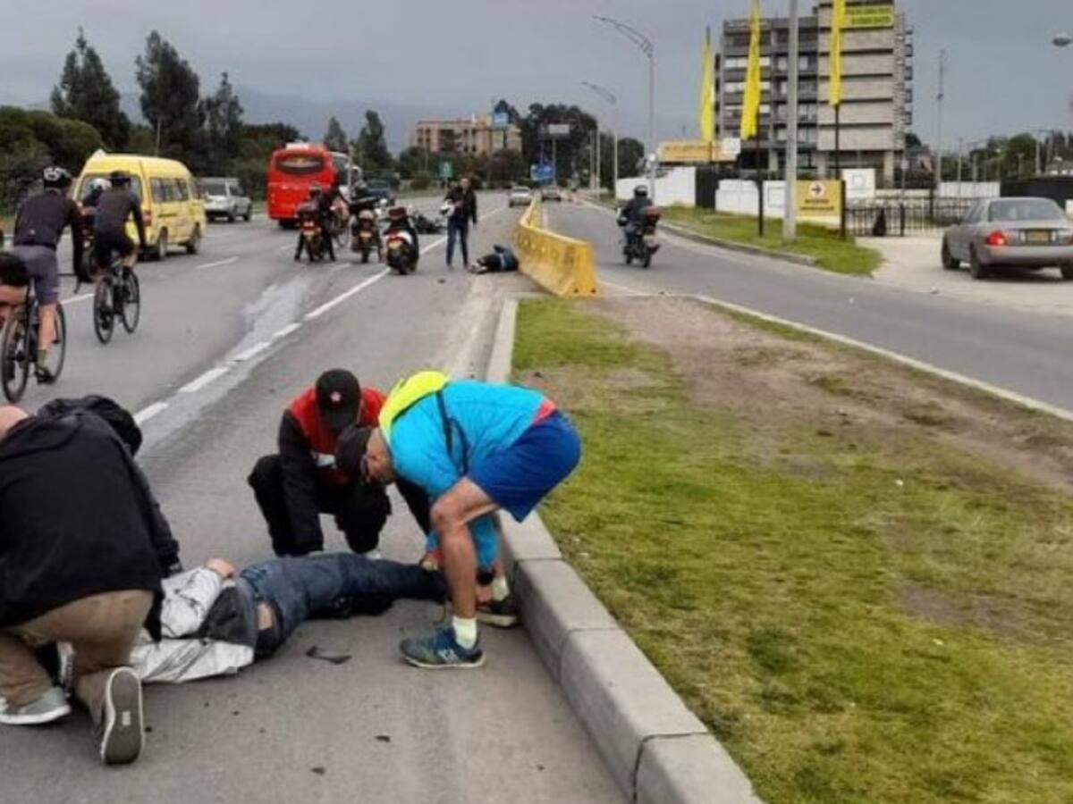 Vehiculo atropelló a ciclistas en vía de Cundinamarca y escapó