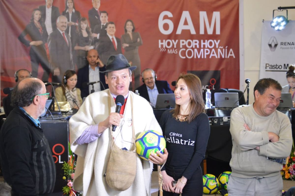 Darío Arizmendi, Darcy Quinn, Erika Fontalvo, Patricia Pardo, César Augusto Londoño y el humrista Don Jediondo, acompañados de la directora del Servicio Informativo de Caracol Radio en Pasto, Claudia Ortega, acompañan al pueblo nariñense.