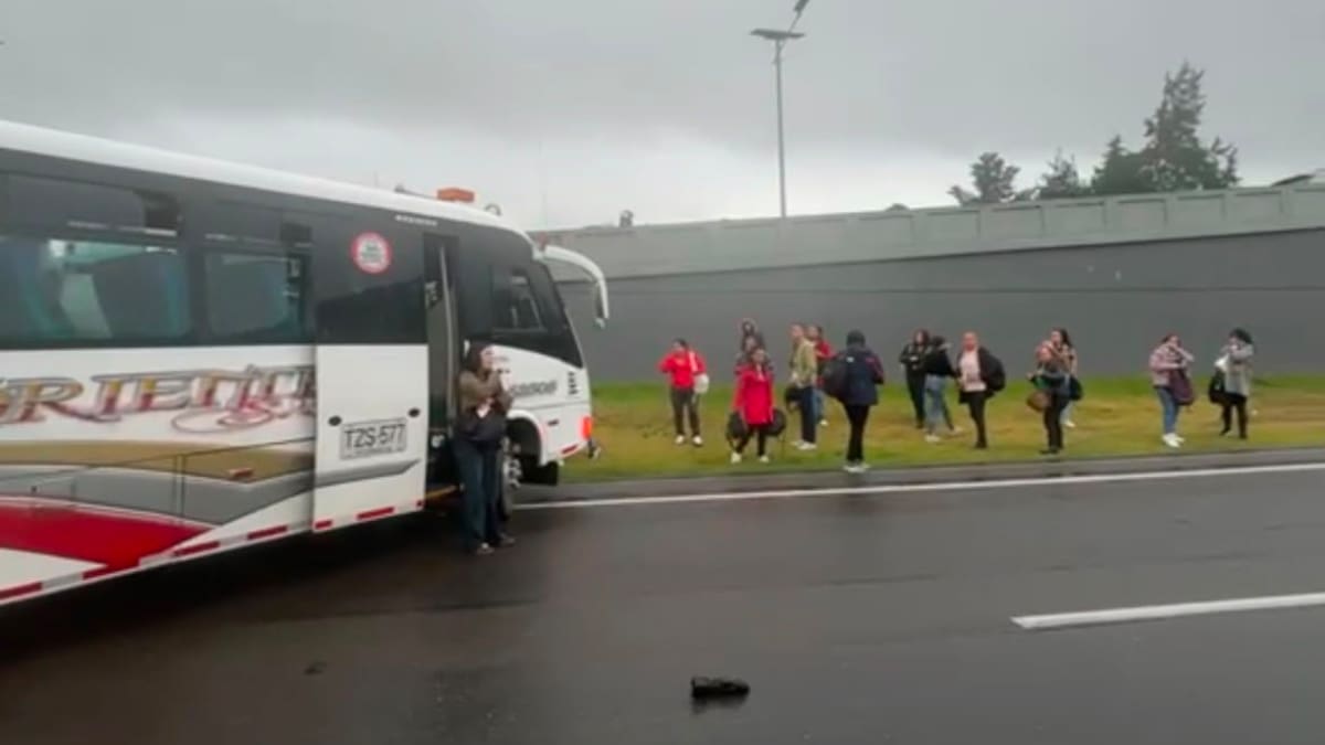 Intolerancia en la vía Chia-Bogotá: motociclista lanzó gas pimienta a conductor de bus
