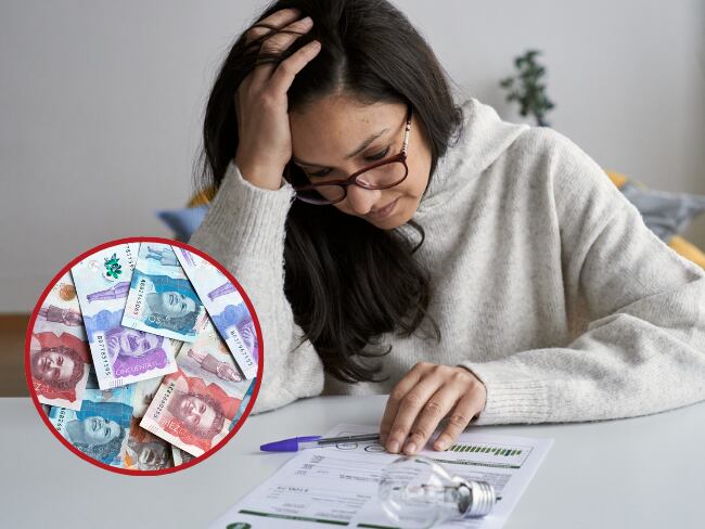 Mujer preocupada por su economía // billetes colombianos // Getty Images