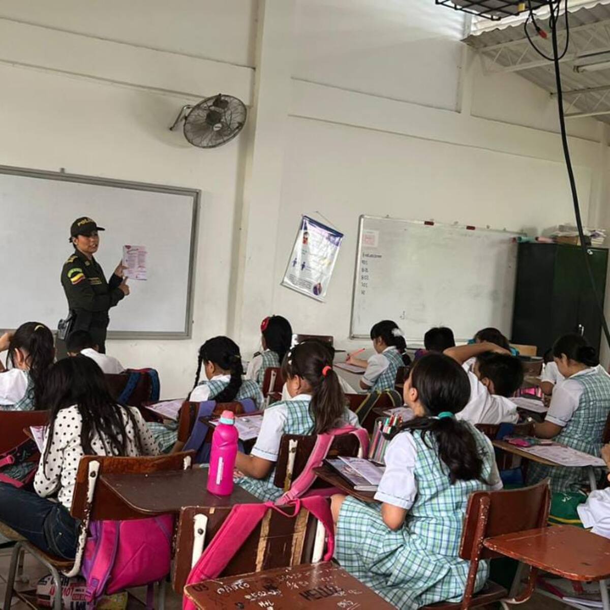 Con charlas en Neiva policía enseña al autocuidado y a la prevención del consumo de drogas