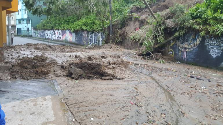 La ruptura del tubo originó un deslizamiento y el colapso del muro. 