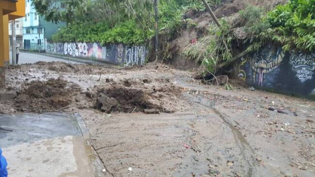 La ruptura del tubo originó un deslizamiento y el colapso del muro.