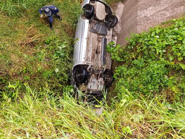 Es fundamental reducir la velocidad y mantener una distancia. Foto Bomberos Voluntarios de Pitalito.