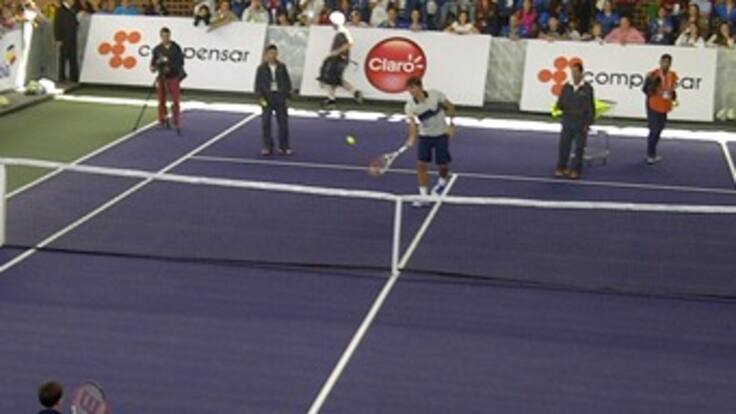 Federer jugó tenis-fútbol y fue maestro en clases de tenis para niños