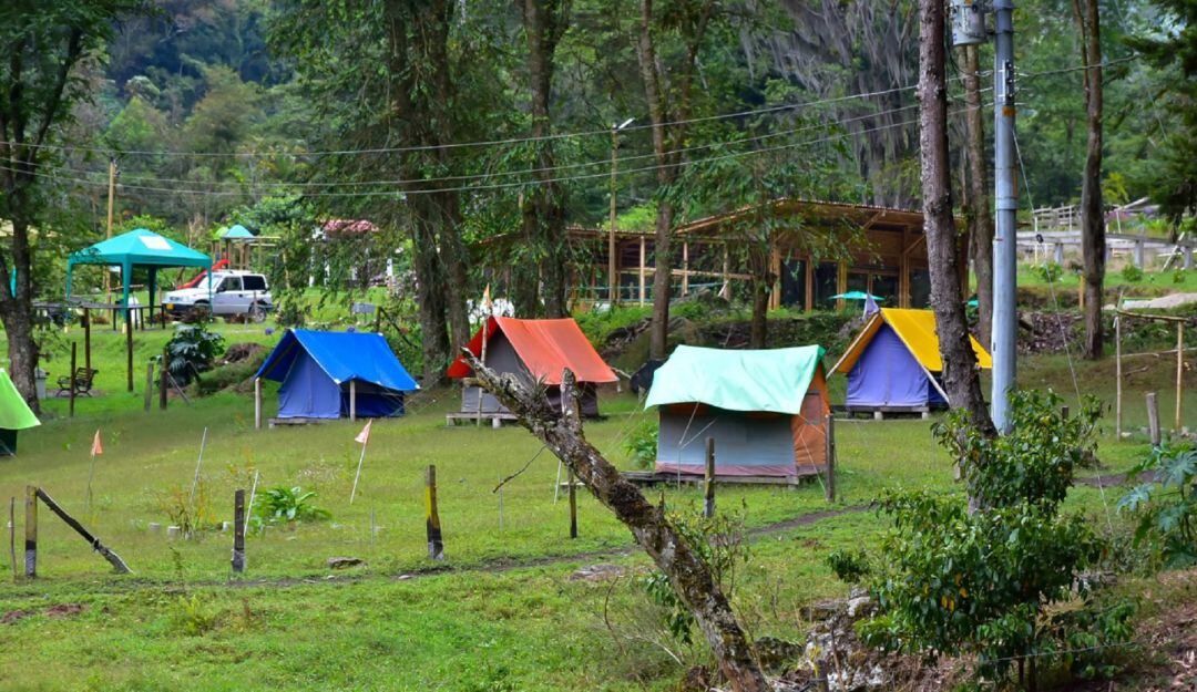 Actividades de camping en el Cañon del Combeima