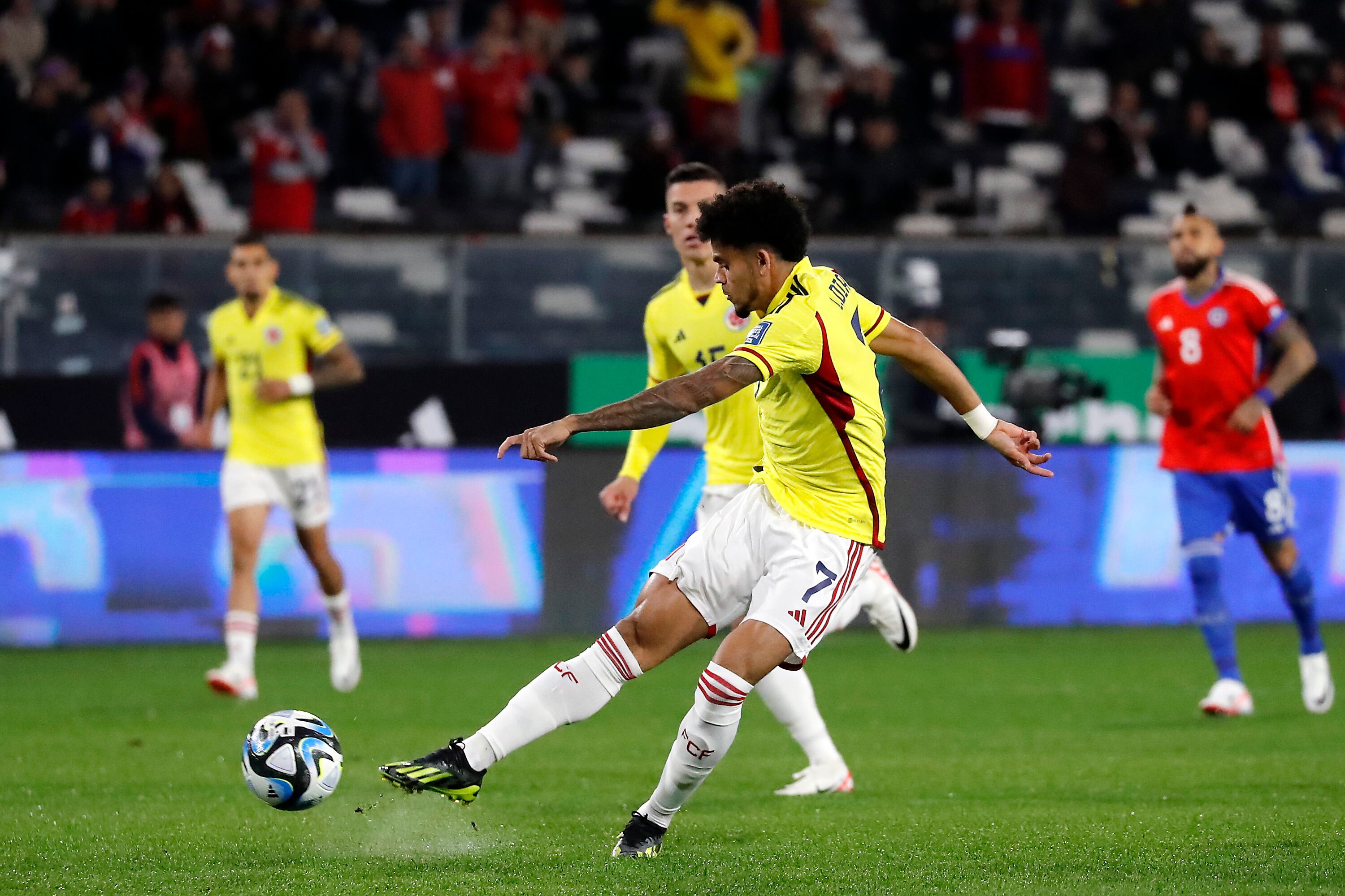 Luis Díaz disputó 71 minutos del juego ante Chile. (Photo by Marcelo Hernandez/Getty Images)