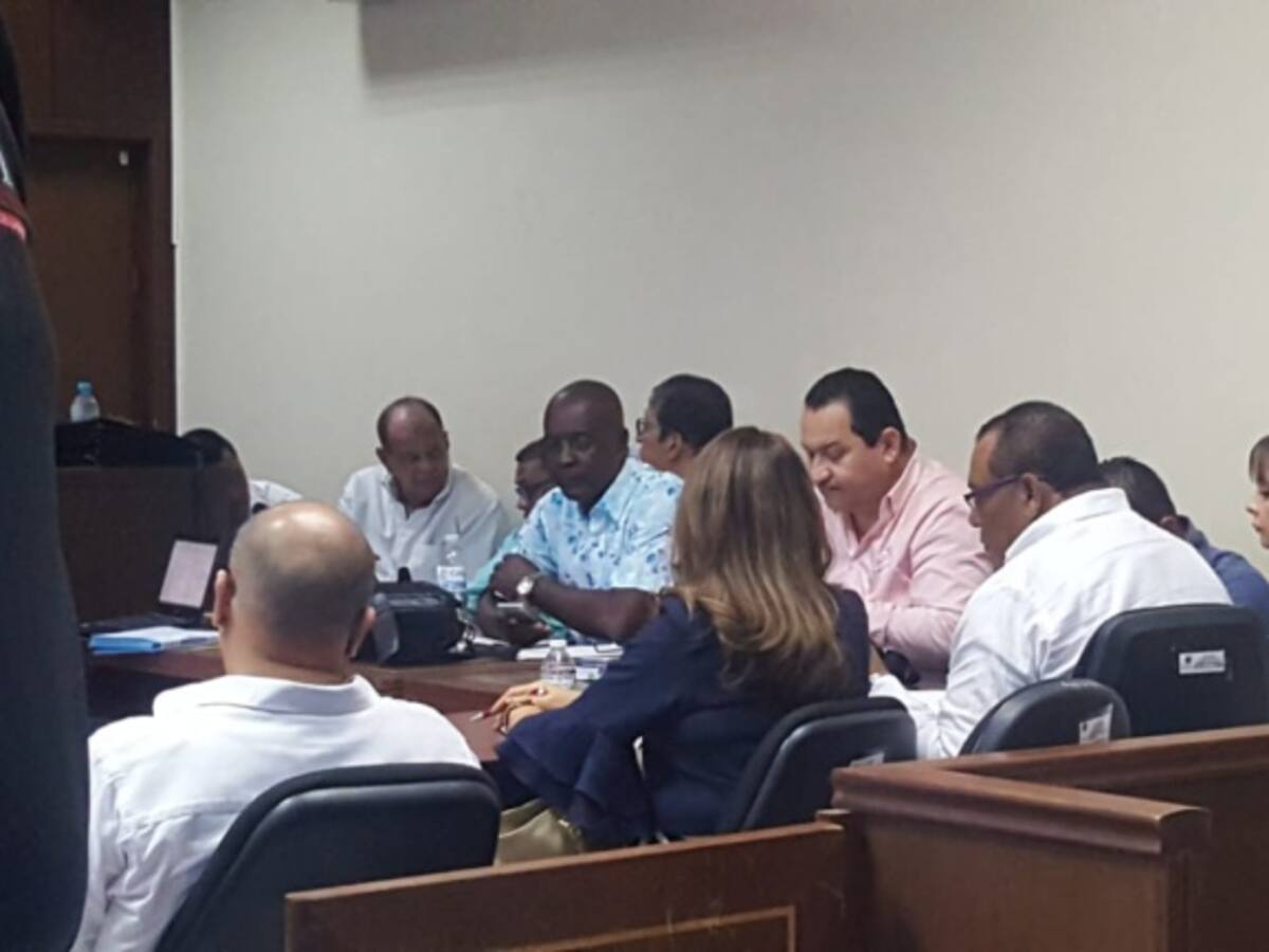 Imputan cargos a concejales y diputados por presunta compra de votos