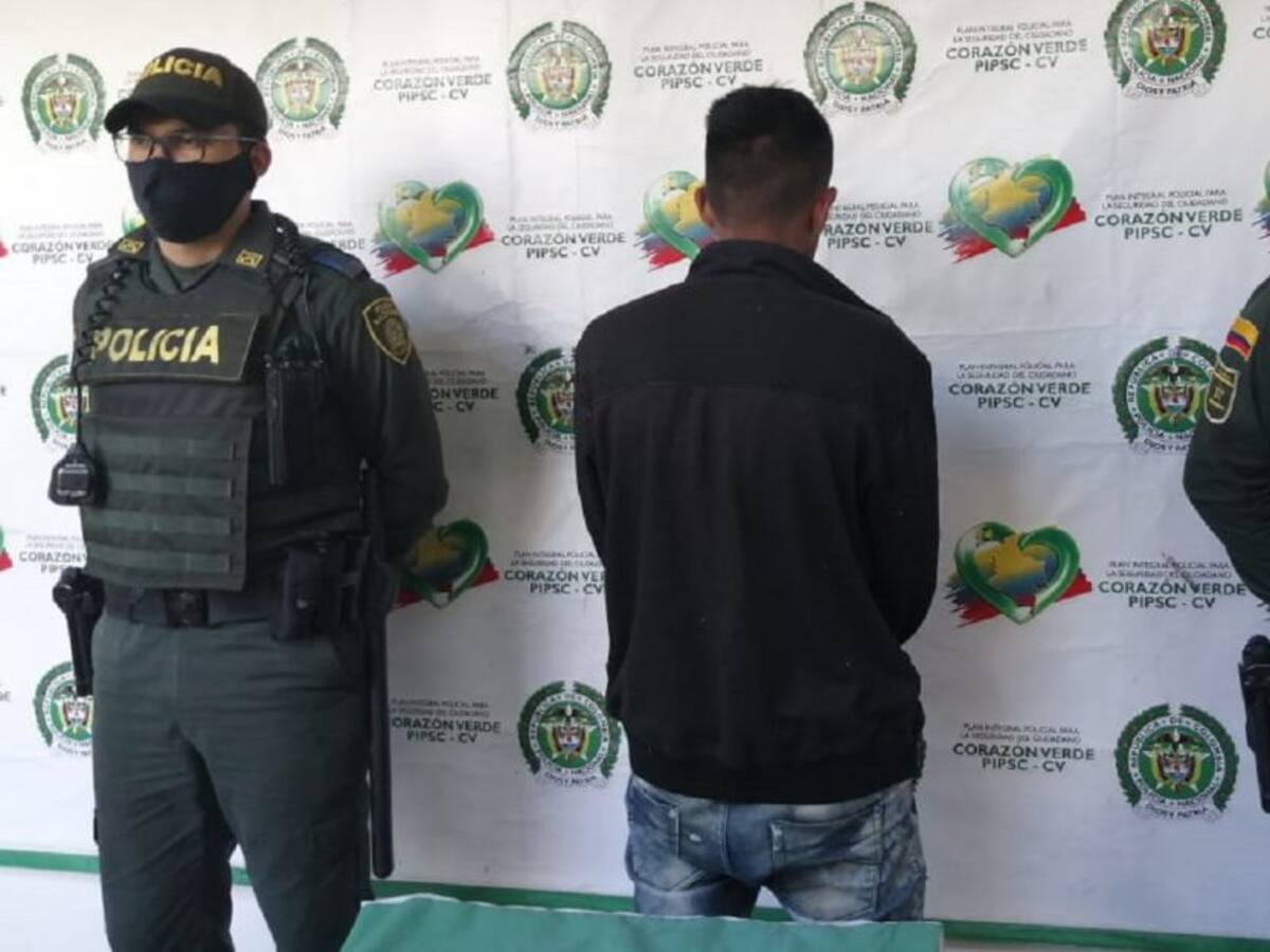 Detenido por golpear en el vientre a su esposa embarazada