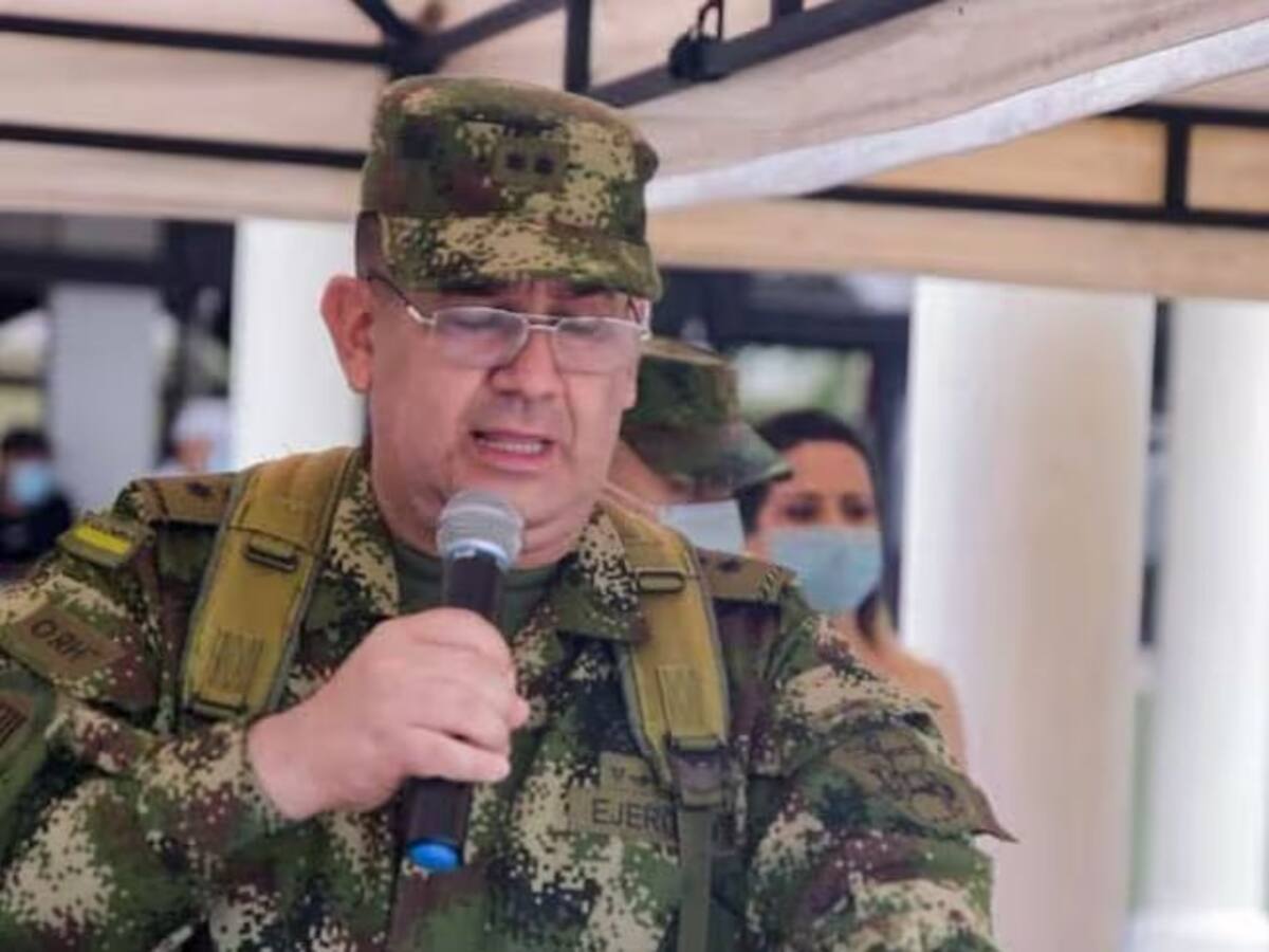 Ejército otorga permiso al general Juan Miguel Huertas en plena controversia por el caso ‘Calarcá’