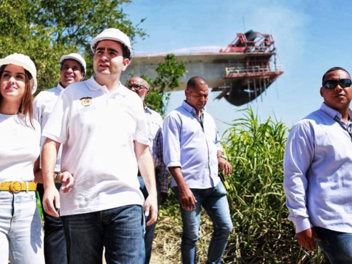 Gobernador de Bolívar realiza recorrido de obras en La Línea