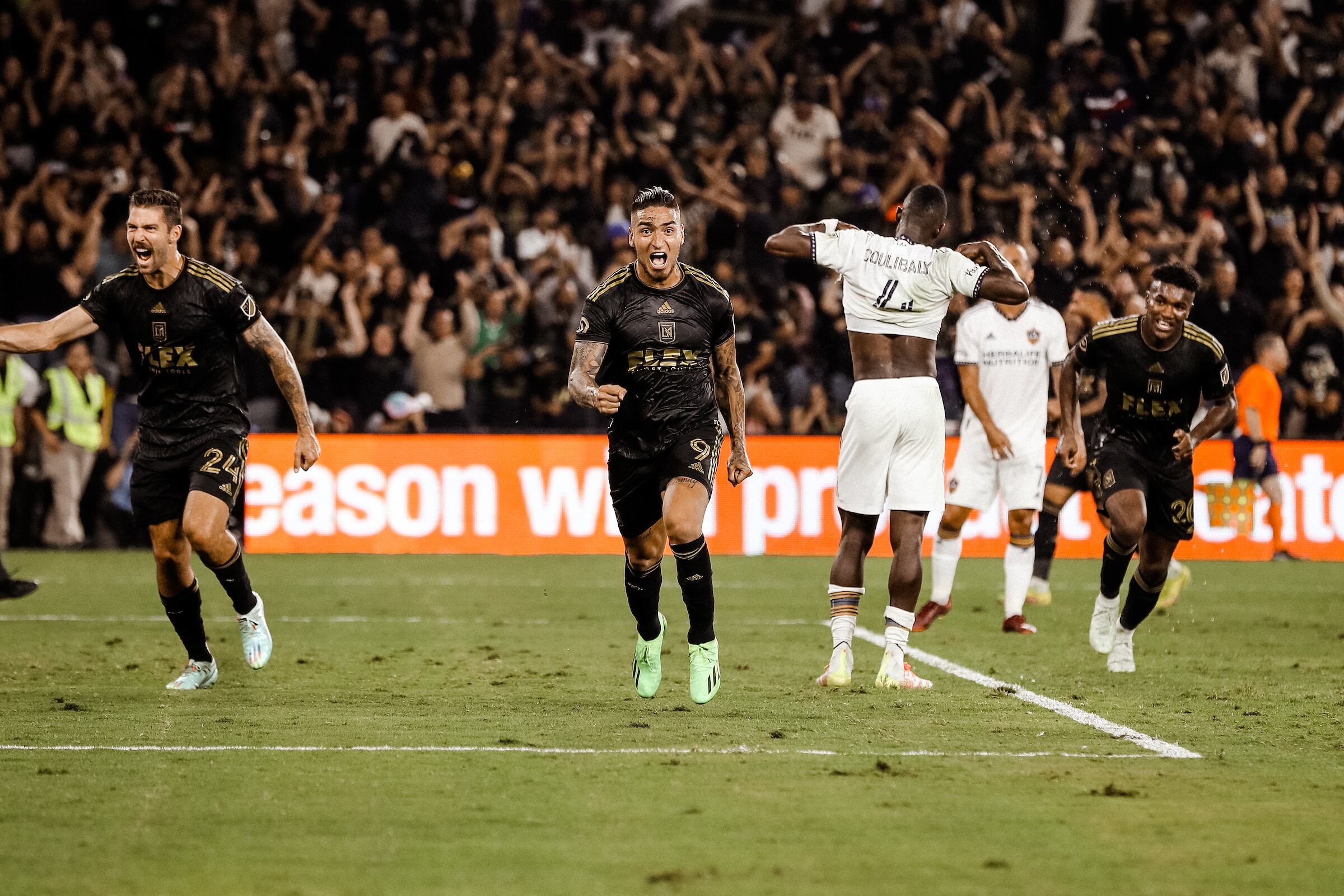 Cristian 'Chicho' Arango marcó el gol del triunfo para Los Ángeles FC / @LAFC