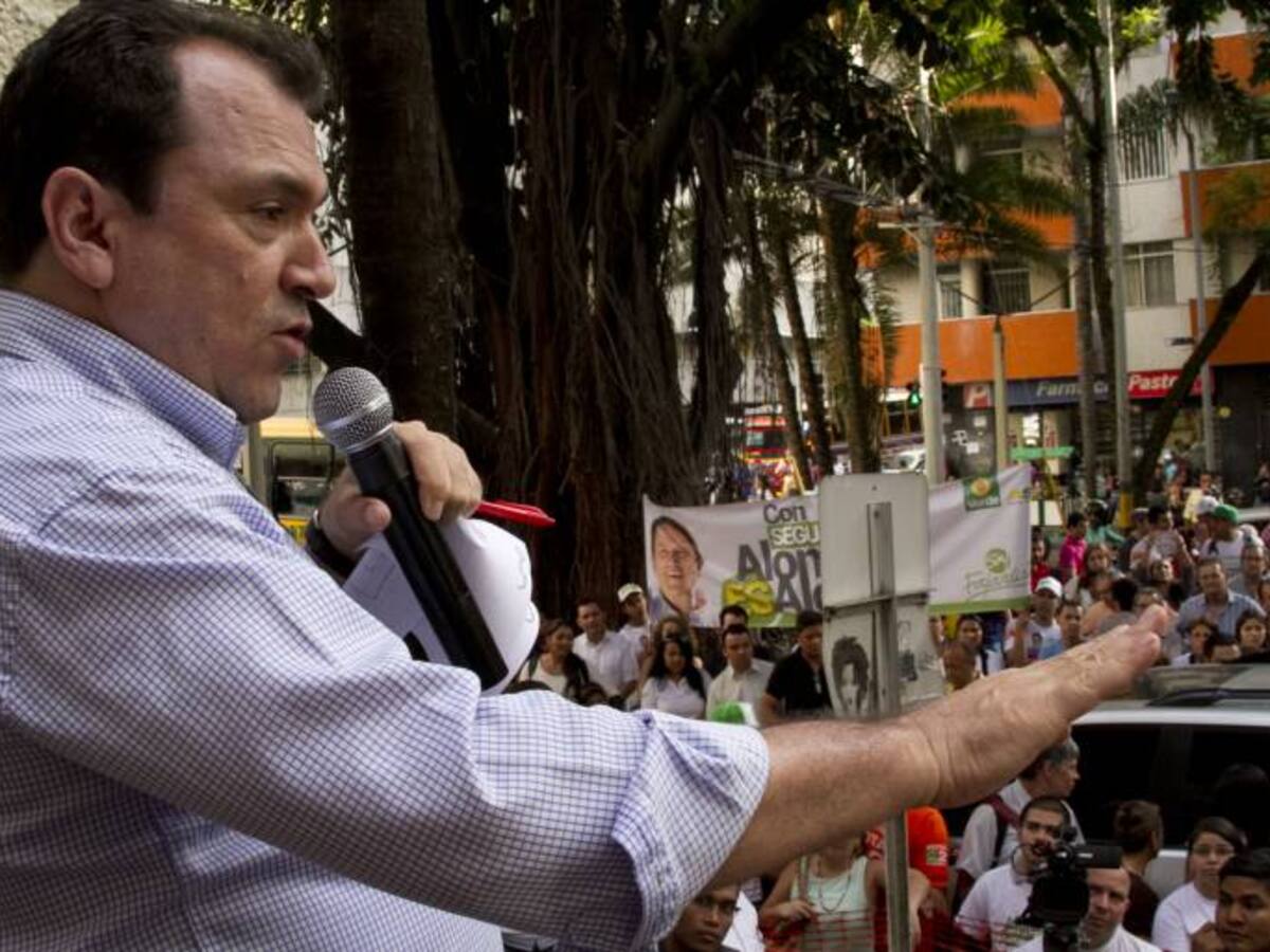 El candidato Alonso Salazar ratifica que seguirá hasta el 25 de octubre