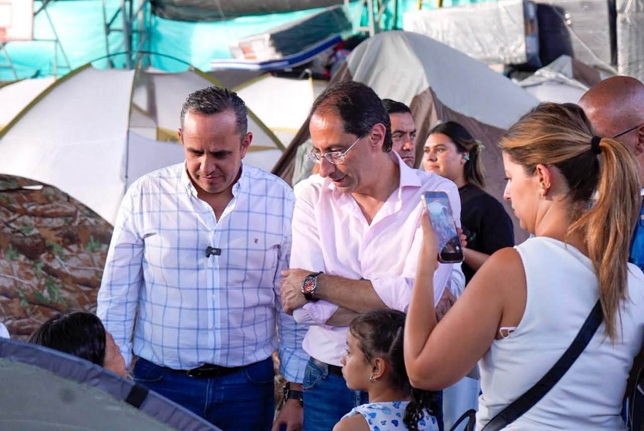 El Vicepresidente de la República, José Manuel Restrepo de visita en el Quindío el fin de semana con los damnificados por el terremoto. Foto: Cortesía gobernación del Quindío