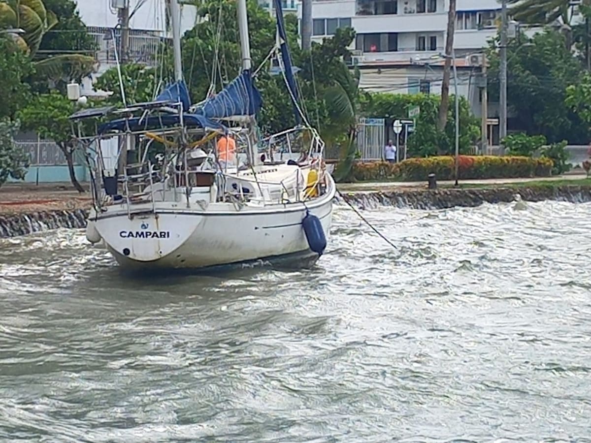 Fuertes vientos arrastraron a tres veleros de su zona de fondeo en la bahía de Manga