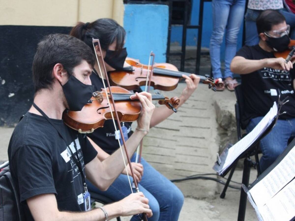 Grupos culturales llevaron arte al barrio Sinaí, afectado por el COVID-19