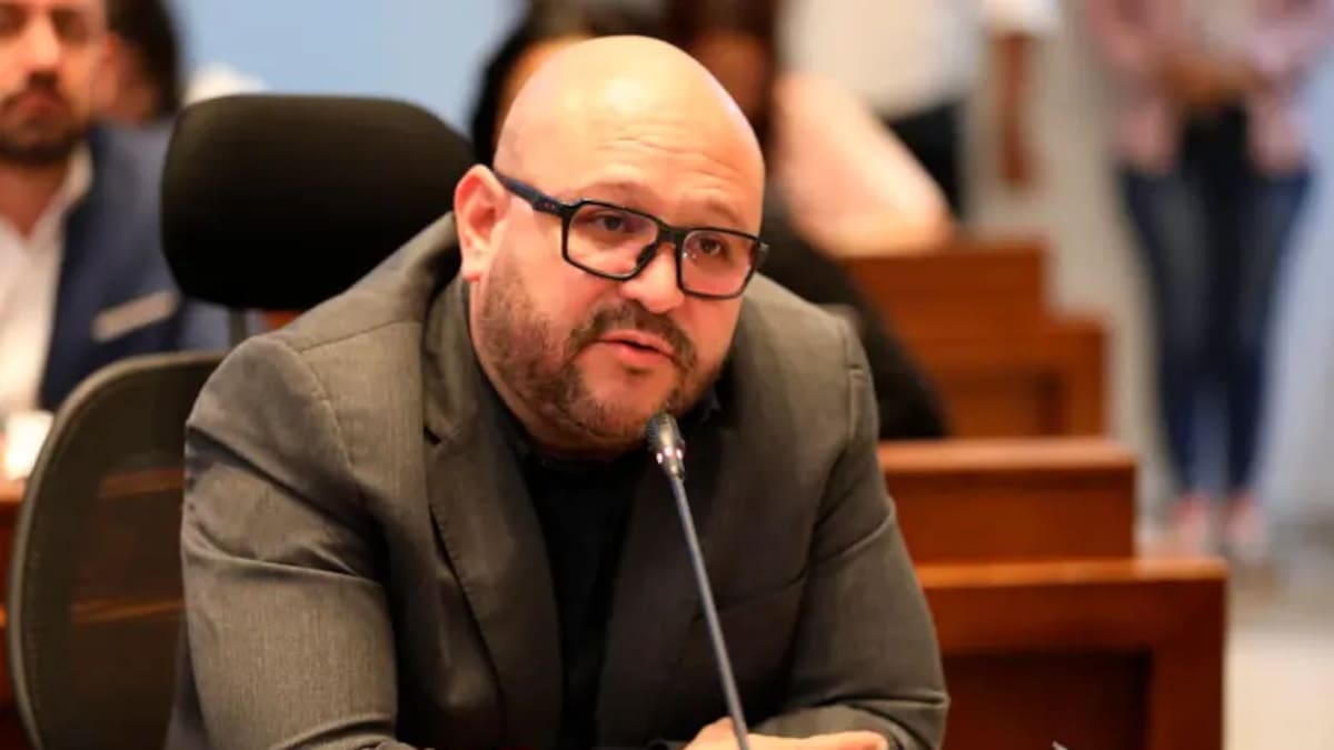 Esteban Restrepo gana tutela contra concejal “Gury”: Juez ordena retractación y disculpas públicas