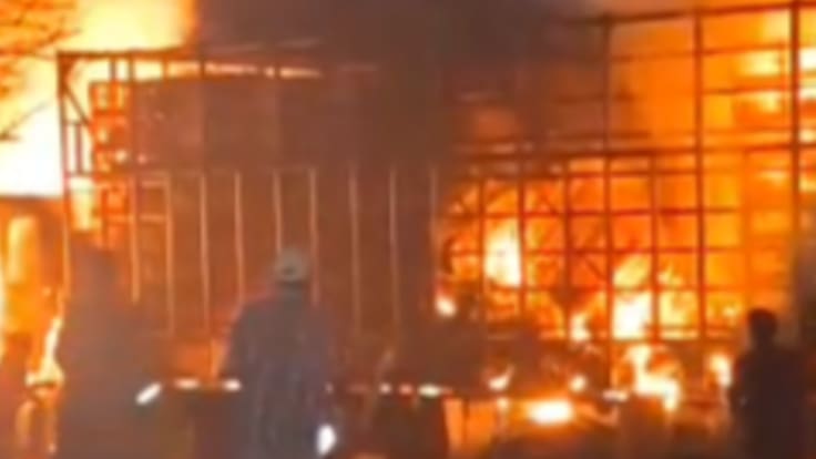 Es crueldad animal que el código tipifica: Fenavi por incineración de camión con pollos en Jamundí