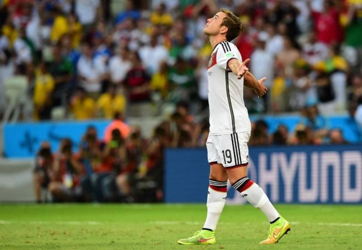 Los goles teutones fueron de Gotze y Klose que empató el récord de Ronaldo con 15 goles en los Mundiales. Ayew y Gyan marcaron para los africanos.