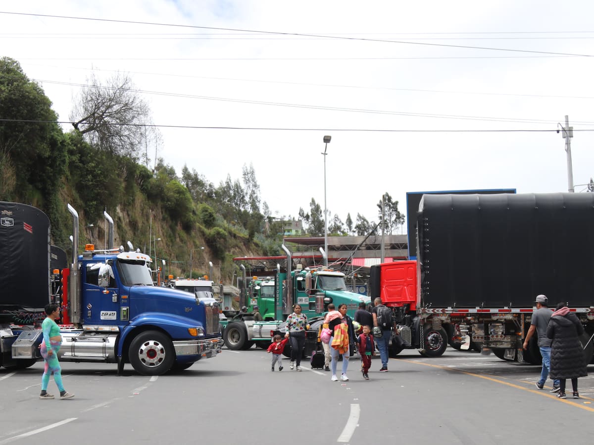 Transportadores de Colombia y Ecuador protestarán en la frontera; piden frenar la guerra comercial