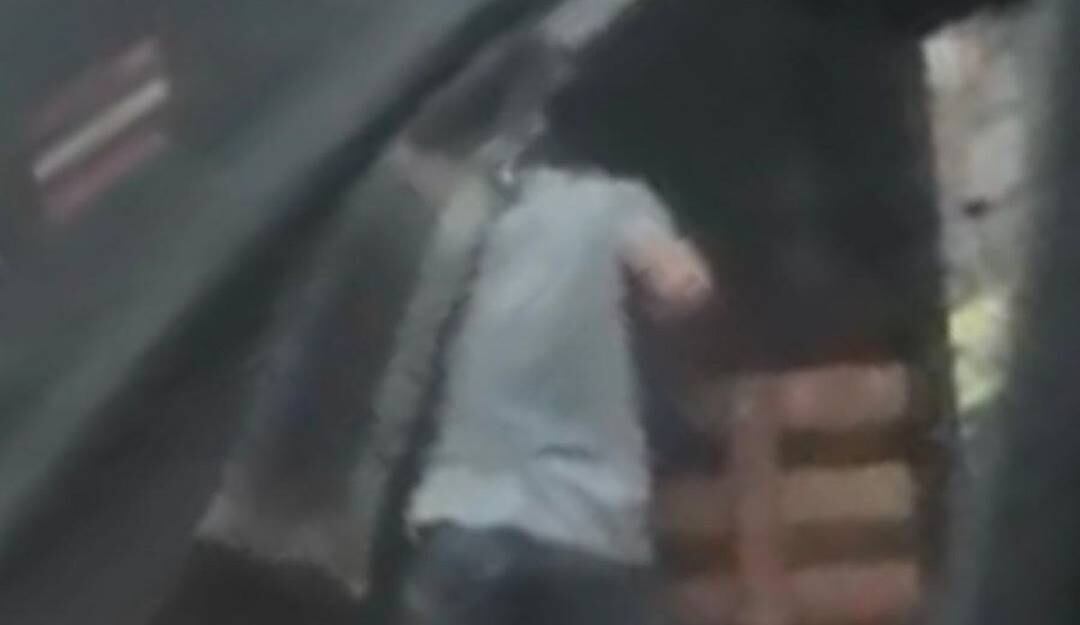 Hurto a plena luz del día en La Galería de Manizales. Crédito: Policía Metropolitana de Manizales.